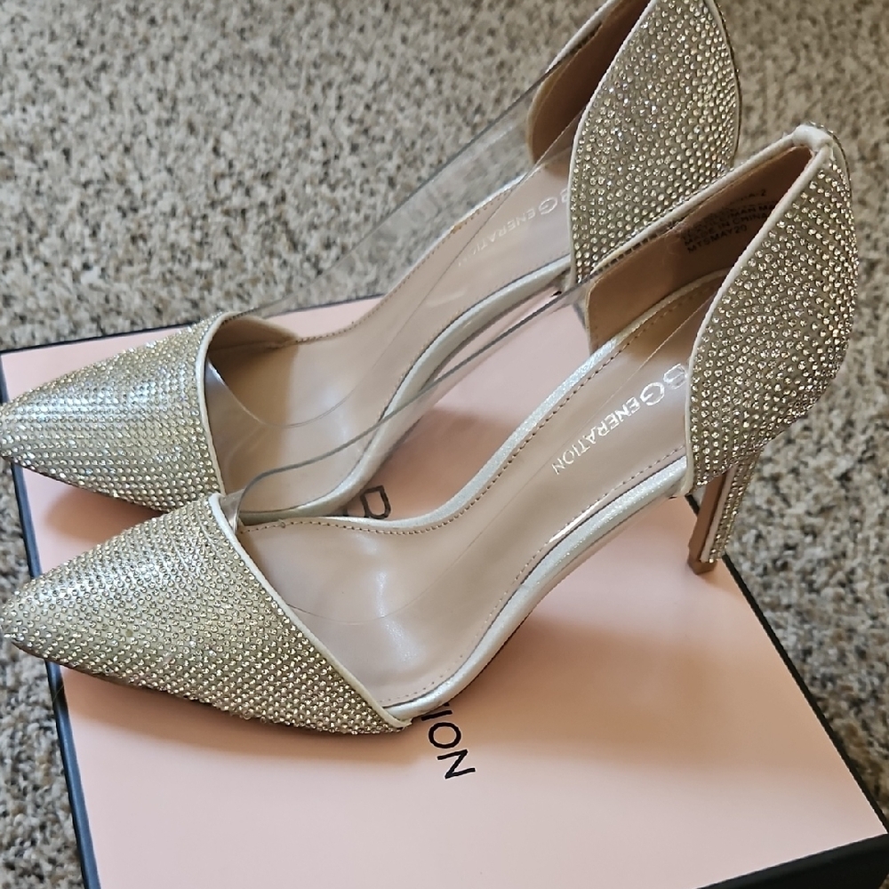 BCBGMaxAzria Gold Stiletto Heels with Elegant Design